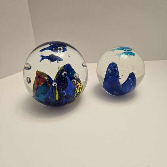 Handcrafted Glass Paperweight Set With Oceanic Scene Dolphins bubbles colorful - Picture 5 of 11